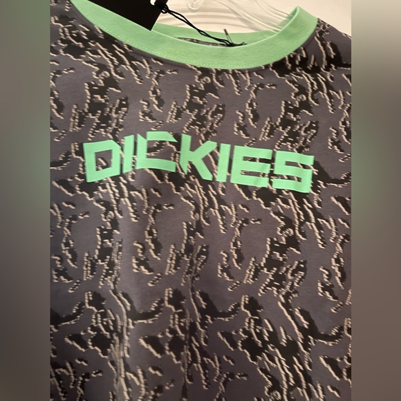 NEW!! NEW!! Women's Camo Long Sleeve Cropped T-Shirt - Picture 2 of 4